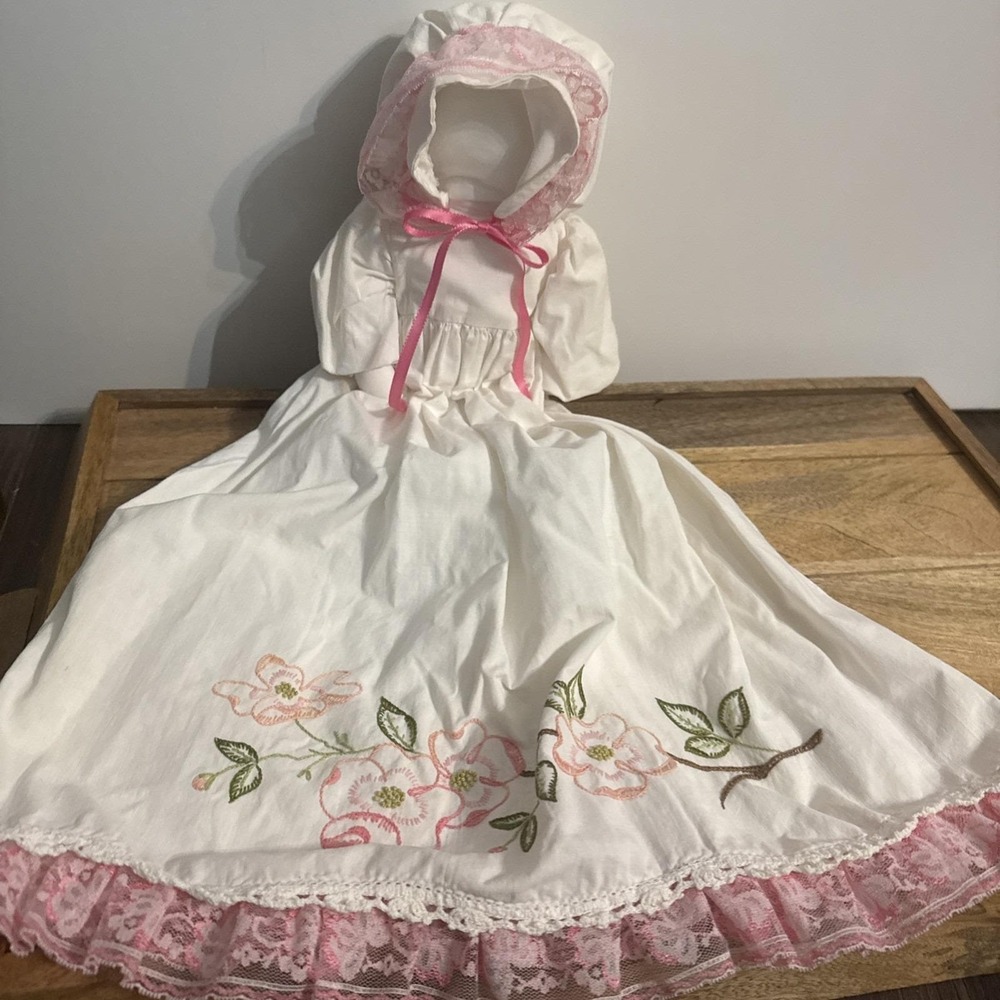 Needlepoint Pillowcase Handmade  Doll Amish Faceless Embroidered Doll